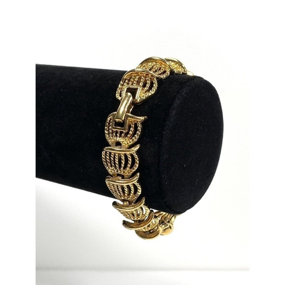 Monet Bracelet Linked Gold Tone 7” Estate Jewelry - Picture 5 of 12